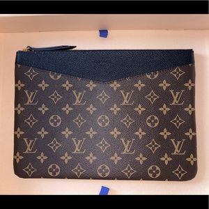 Louis Vuitton Bags - Louis Vuitton - Monogram Daily Pouch Louis Vuitton Bags - Louis Vuitton - Monogram Daily Pouch